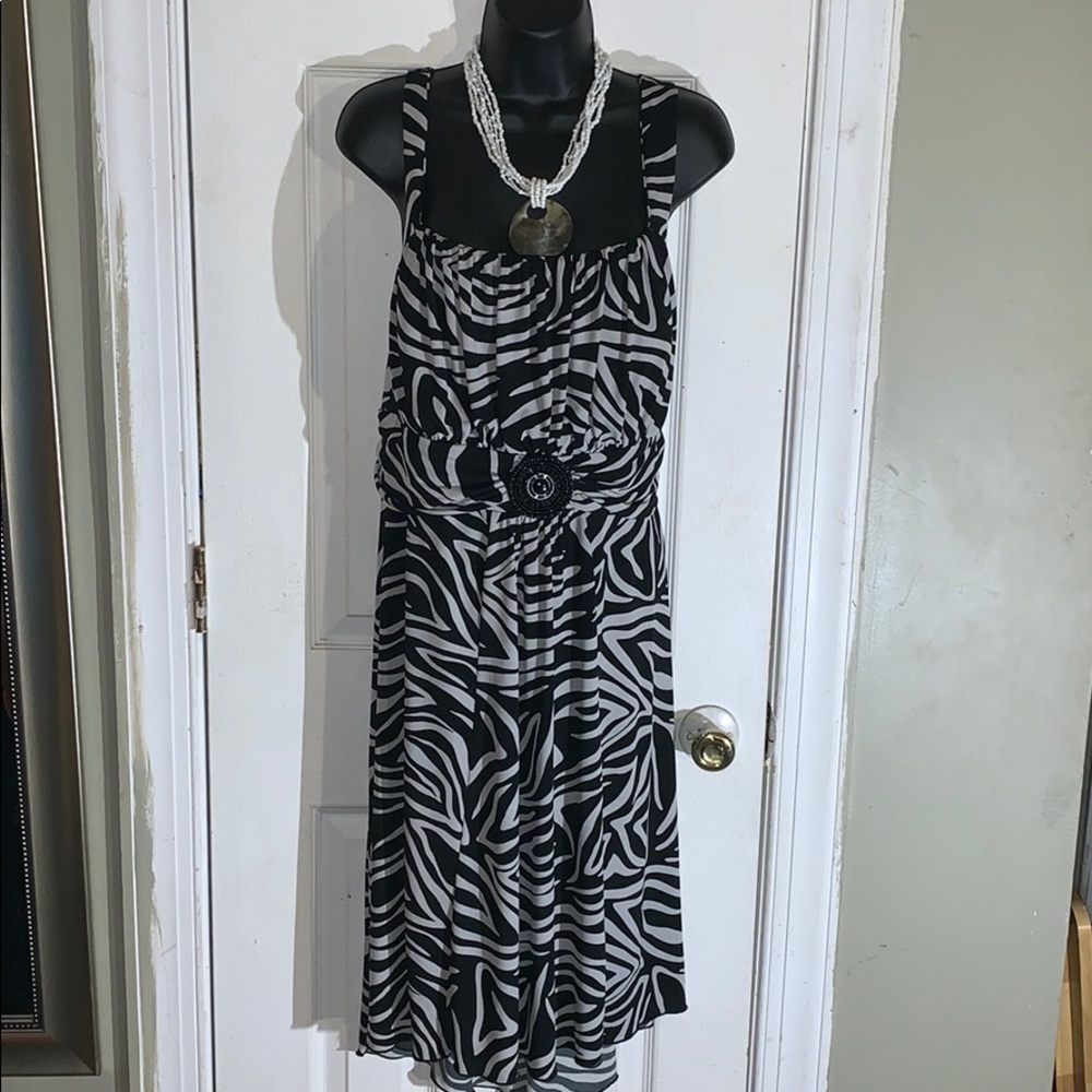 Black & White belted black dress ❤️